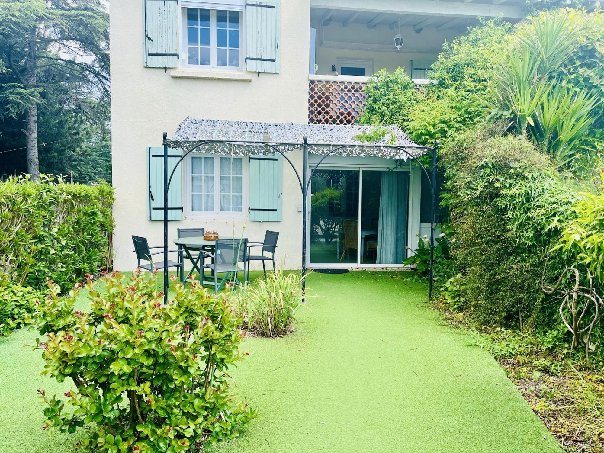 Mas Saint-Ange Bed and Breakfast Lunel  Buitenkant foto